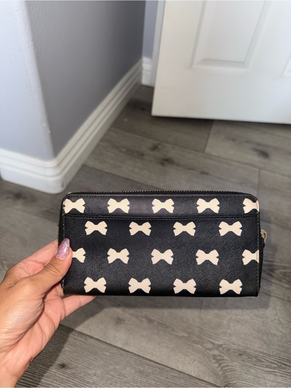 kate spade Black Wallet with Cream Bow Print - Picture 2 of 3